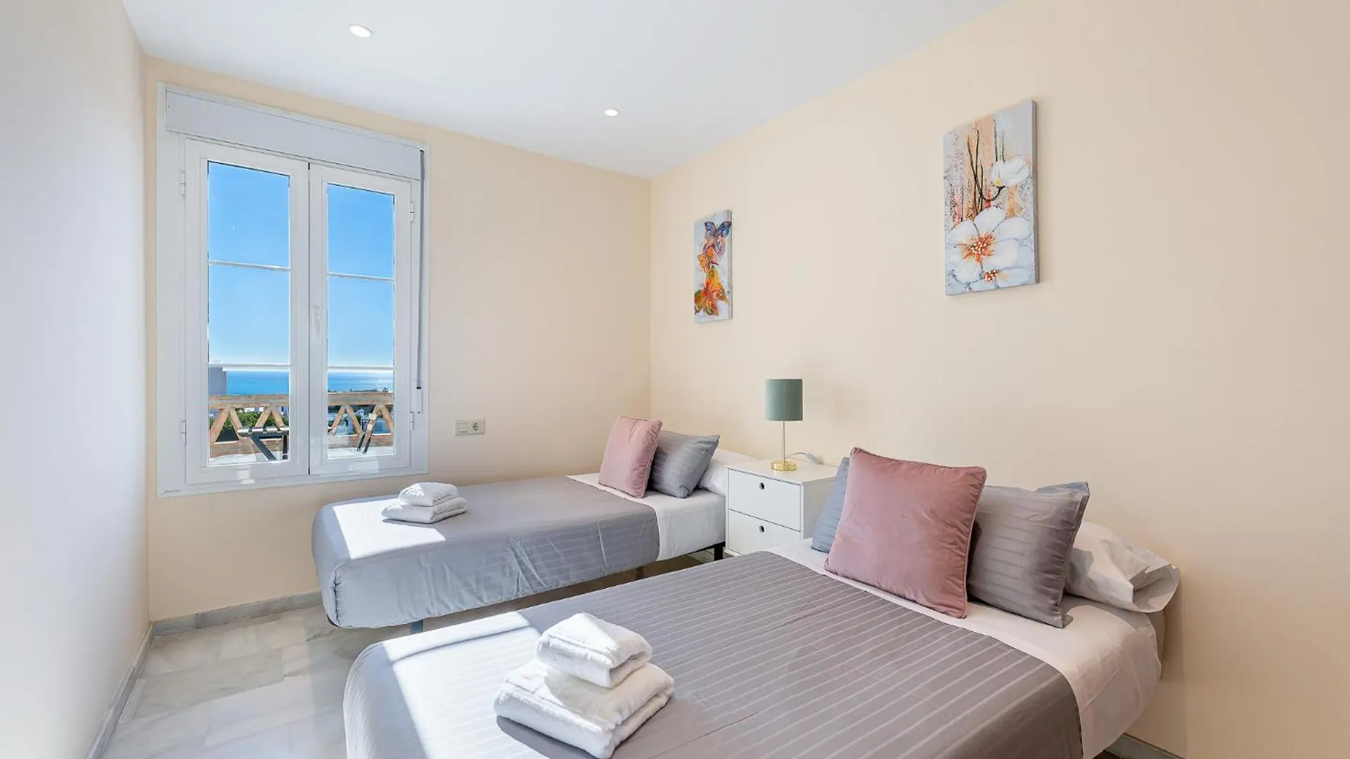 Chalet In Torrequebrada Residencial Golf Urbanization Villa Benalmadena