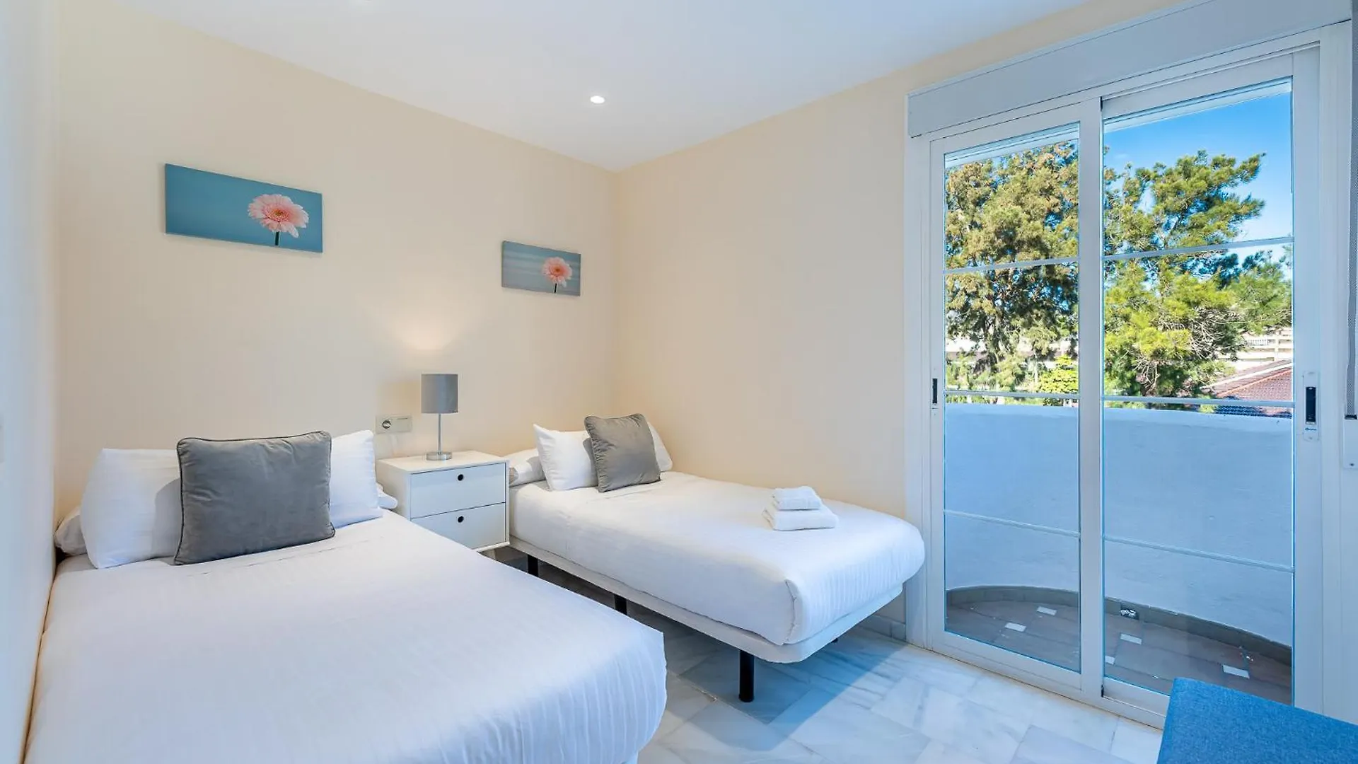 Chalet In Torrequebrada Residencial Golf Urbanization Villa Benalmadena Holiday home