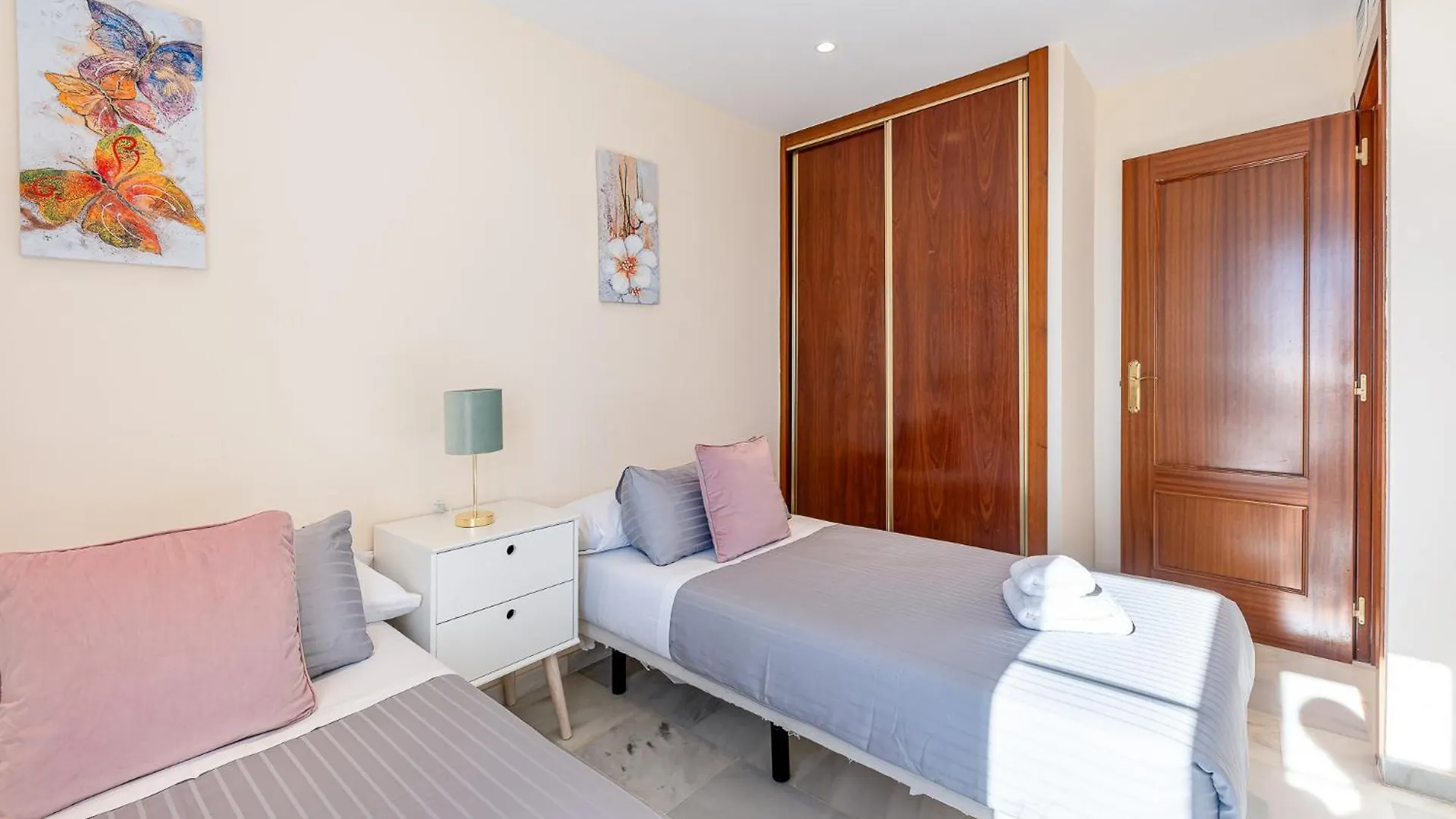 Chalet In Torrequebrada Residencial Golf Urbanization Villa Benalmadena Spain